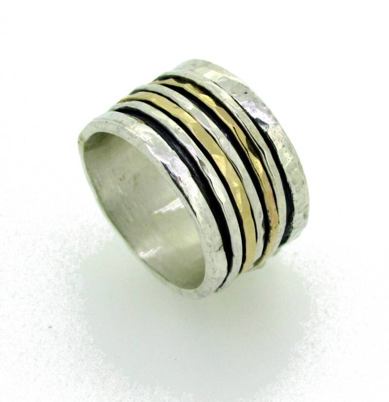 Breiter Spinner Ring, Zweifarbiger Gehämmerter Meditationsringe, Silber Und Goldring, Stimmungsring, Sorgenring, Fidget Ring von SaliJewelry