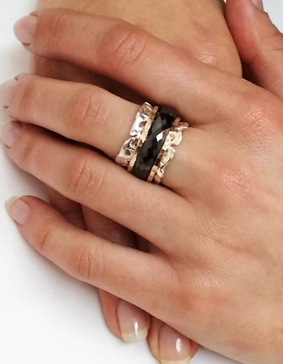 Schwarzer Keramik Ring, Silber Spinner Ringe Für Frauen, Breiter Boho Stein Ehering, Sorgen Ring von SaliJewelry