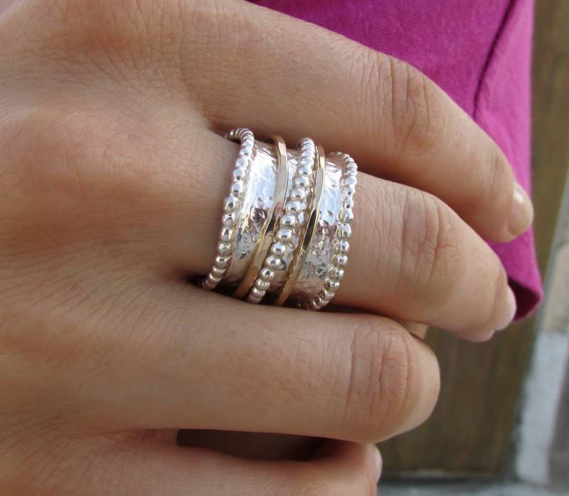 Spinner Ringe Für Frauen, 925 Sterling Silber Ring, Statement Breiter Meditation Gehämmert Gold Filled, Mixed Metal Ring von SaliJewelry
