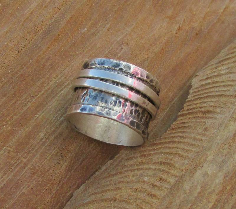 sterling Silber Spinner Ring, Spinnring, Breiter Spinnerband, Fidget Meditationsring, Gehämmerter Boho Gebetsring von SaliJewelry