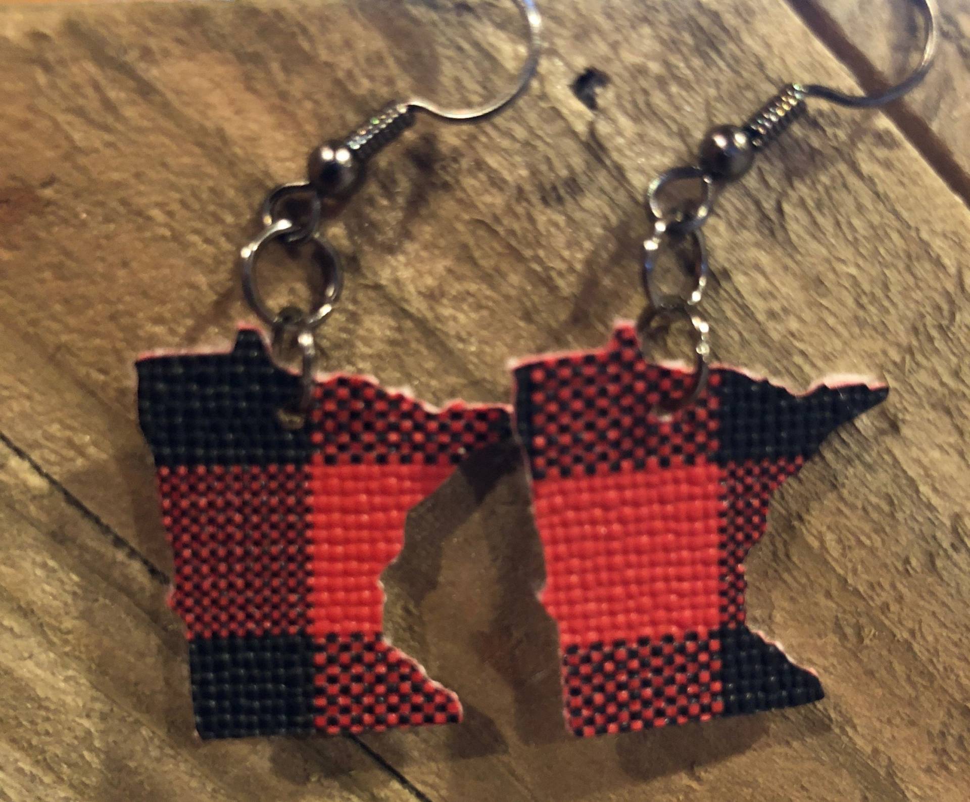 Buffalo Plaid Mn Umriss Ohrringe Buffalo Plaid Mn Umriss Ohrringe von SallieLoon