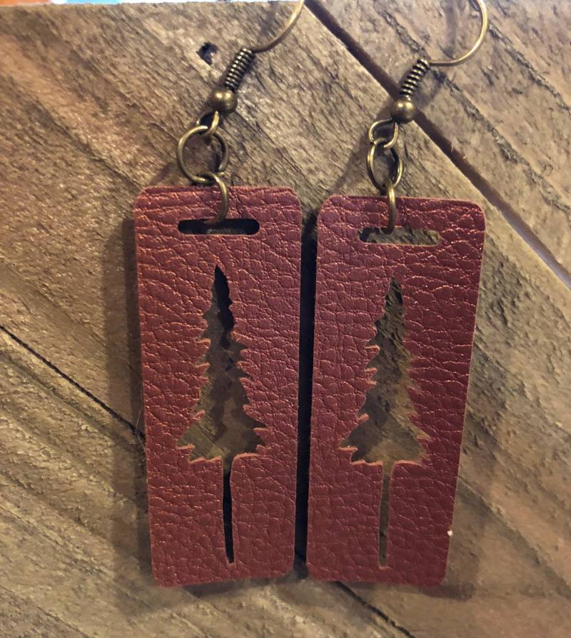 Vegan-Leder-Mn-Kiefer-Baum-Silhouette Vegan-Leder-Mn-Kiefer-Baum-Silhouette von SallieLoon