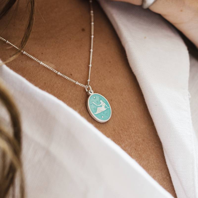 Emaille Jungfrau Sternzeichen Celestial Anhänger - Personalisiert Mit Eingravierter Botschaft Aus Recyceltem Feinsilber Sterling Silber Kette Emaille Jungfrau Sternzeichen Celestial Anhänger - Personalisiert Mit Eingravierter Botschaft Aus Recyceltem Feinsilber Sterling Silber Kette von SallyClay