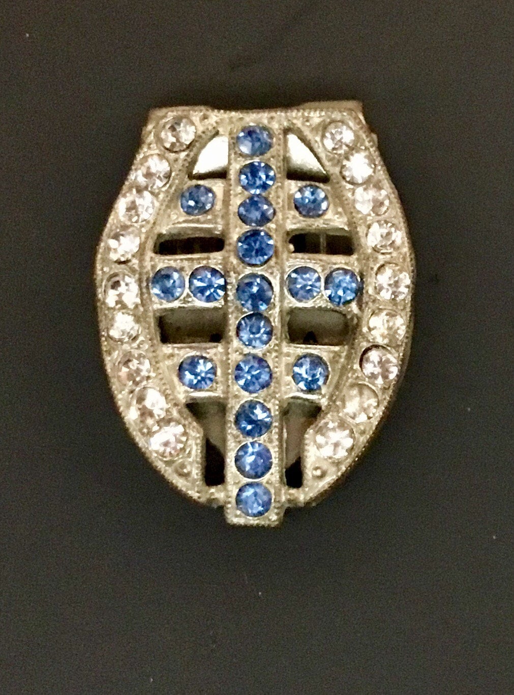 Vintage Art Deco Kleiderclip Mit Blauem Und Klarem Diamanté von SallySales