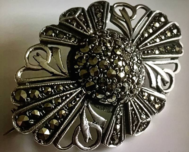 Vintage Art Deco Punziert Massiv Silber Markasit Verzierte Blumenbrosche von SallySales