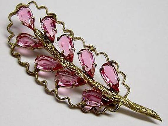 Vintage Gold Tone/Plated Teardrop Cranberry Paste Set Federbrosche von SallySales