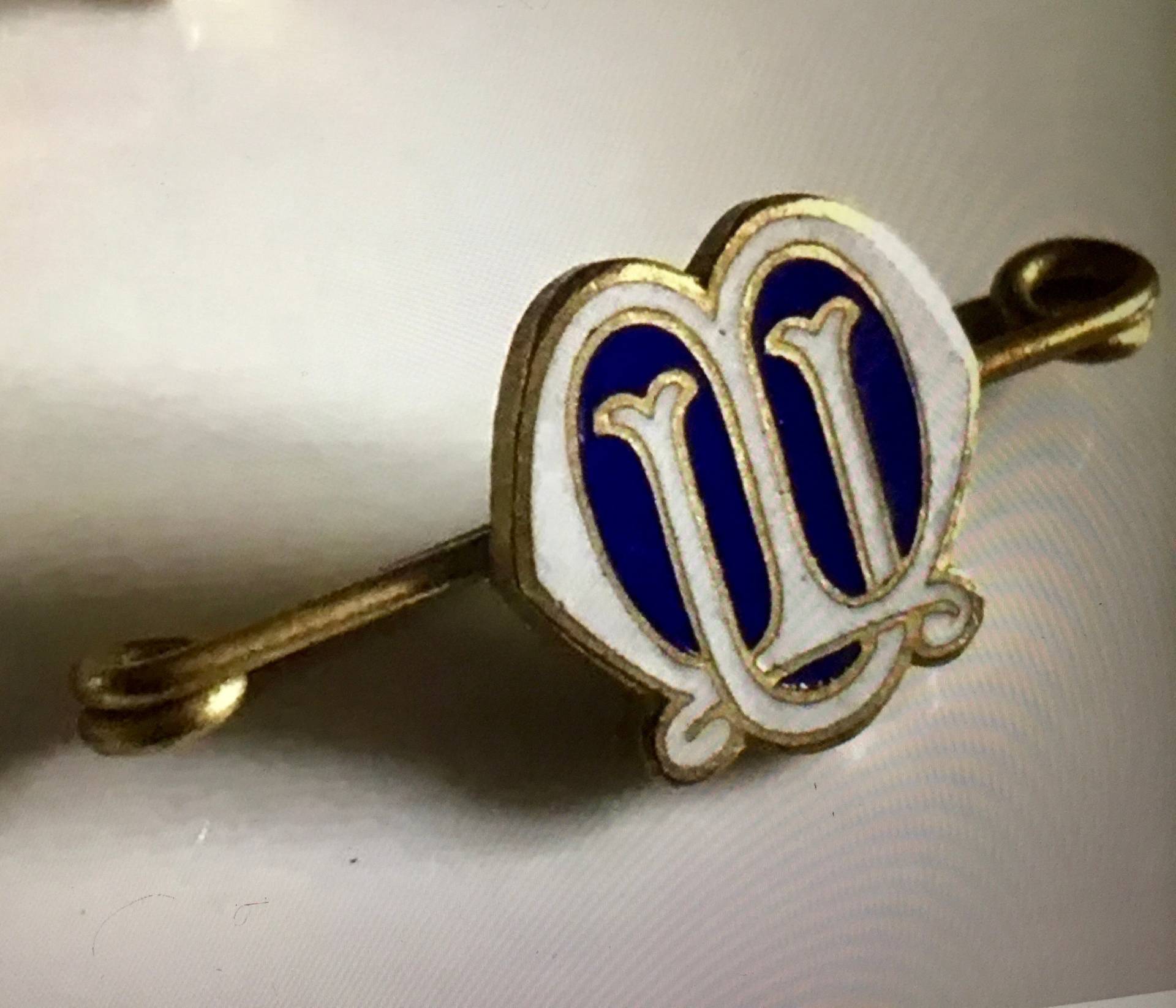 Vintage Mother's Union Brosche - Mit Emaille in Ausgezeichnetem Zustand Aus Vergoldetem Basismetall von SallySales