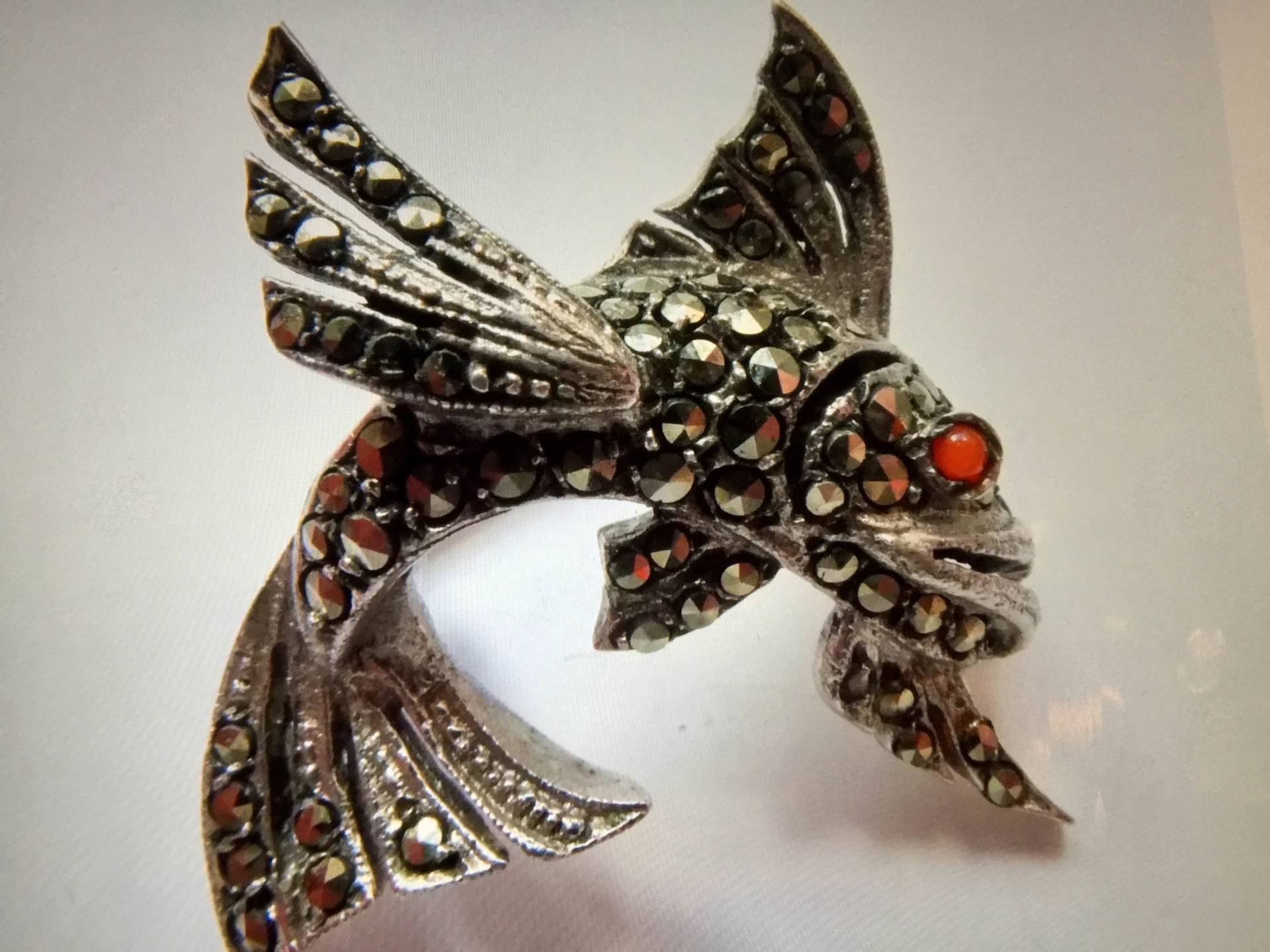 Vintage Silber Markasit Fisch Brosche Mit Rotem Glasauge von SallySales