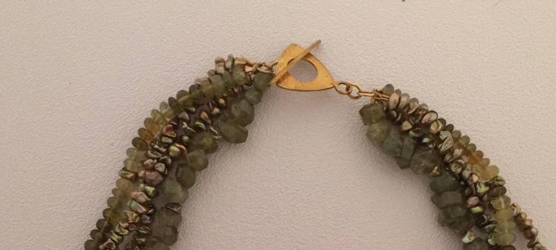 Grüne Granat Und Perle Chocker Halskette von SalmonRiverJewelry