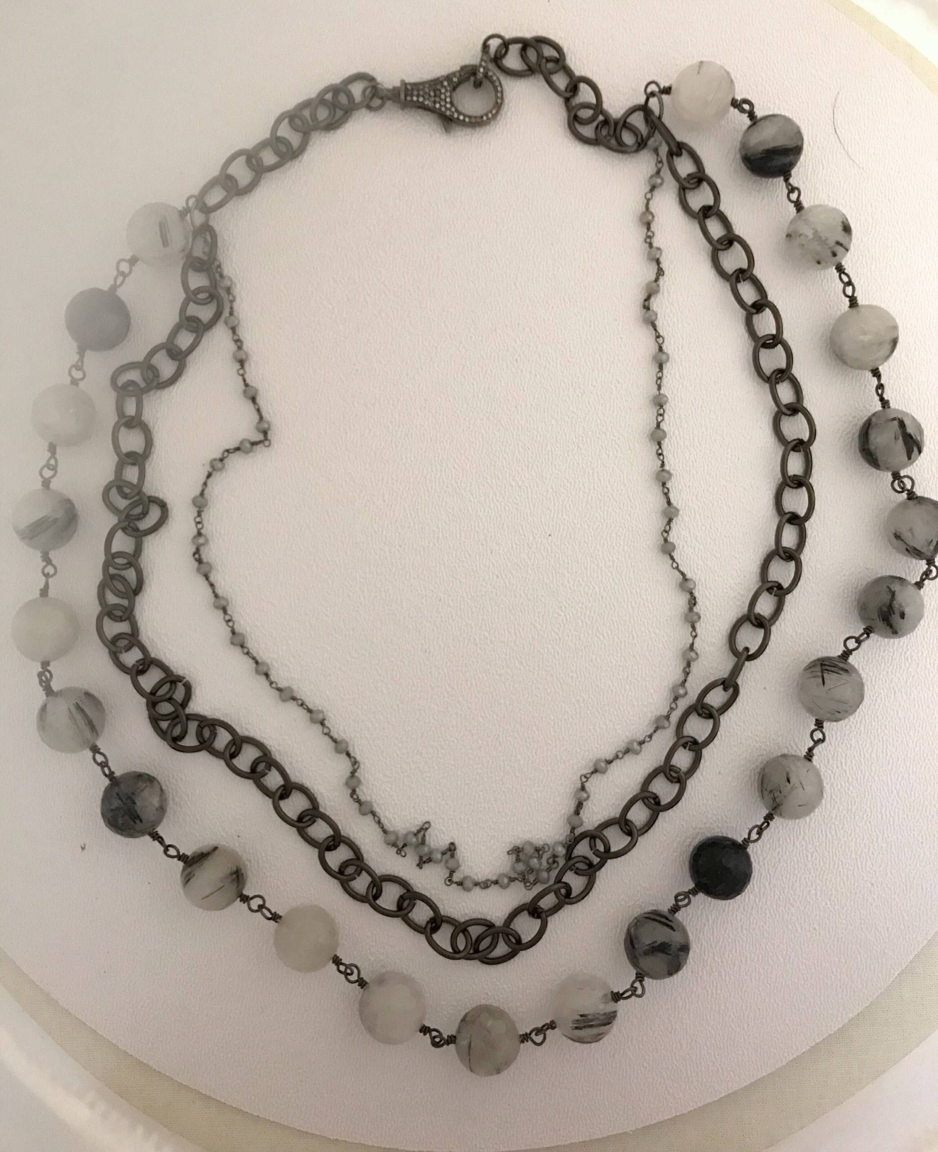 Rhutilated Quarz, Mondstein Und Gunmetal Gliederkette Mit Oxidiertem Silber Set Weißen Topas von SalmonRiverJewelry