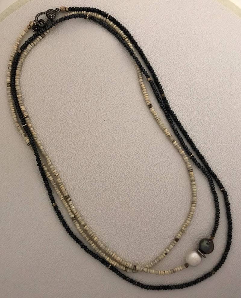 Weiß Saphir Und Spinell Lange Halskette Mit Perlen von SalmonRiverJewelry