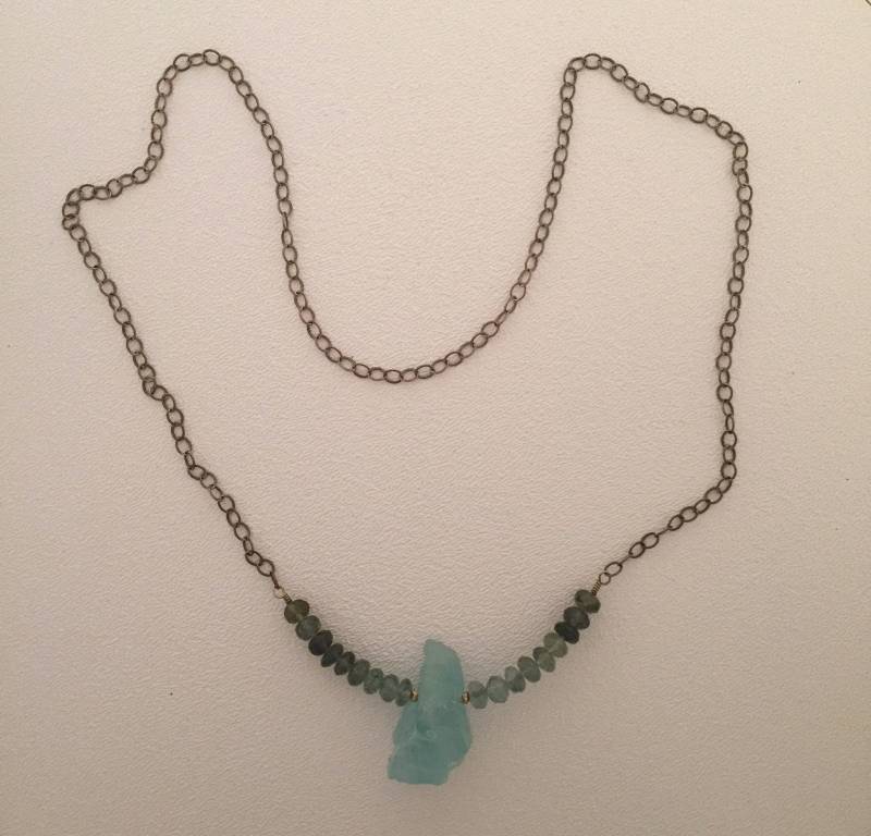 sterling Silberkette Mit Moos Aquamarin Perlen Und Rau Tropfen von SalmonRiverJewelry