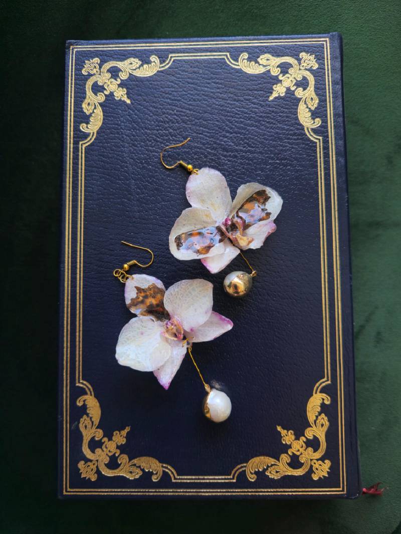 Einzigartige "Argynnis" Orchideen-Ohrringe Einzigartige "Argynnis" Orchideen-Ohrringe von SalomesMotsDoux