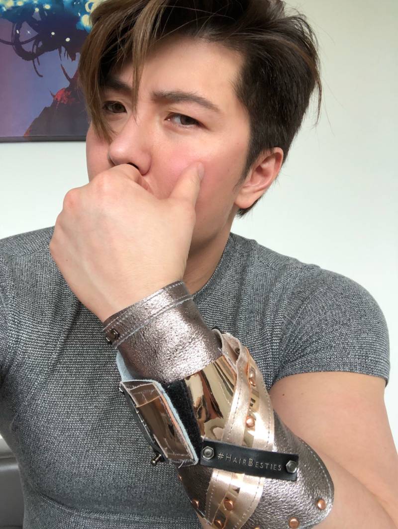 Guy Tang Hair Gauntlet // Armreif Für Haarwerkzeuge// Rose Gold Leder Armspange Guy Tang Hair Gauntlet // Armreif Für Haarwerkzeuge// Rose Gold Leder Armspange von SalonArmor