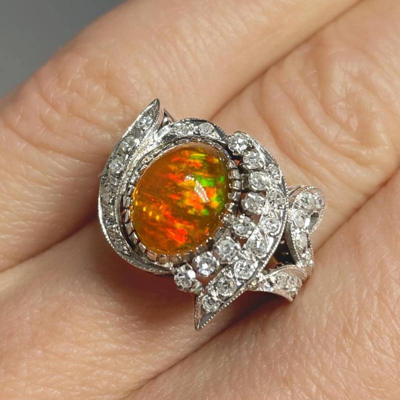 Art Deco Feueropal Diamant Ring 14K Gold Antike Edel Opal Verlobungsring Filigrane Weißgold von SalonUber