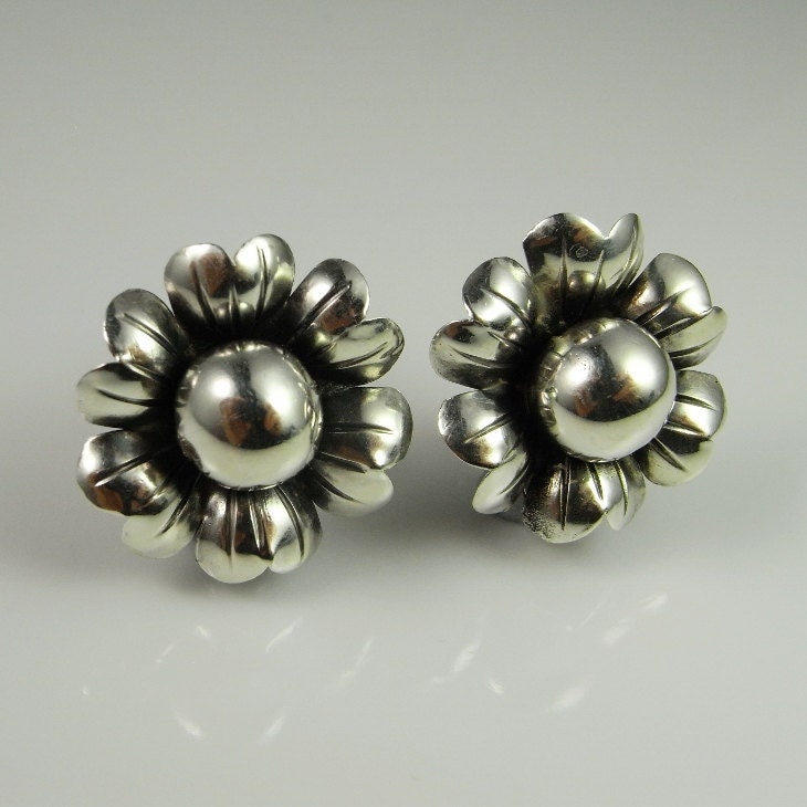 Gänseblümchen Ohrringe Blütenohrringe Rose Antik Gatsby Art Deco 30Er 40Er Jahre Schmuck Handmade Gänseblümchen Ohrringe Blütenohrringe Rose Antik Gatsby Art Deco 30Er 40Er Jahre Schmuck Handmade von SalonUber