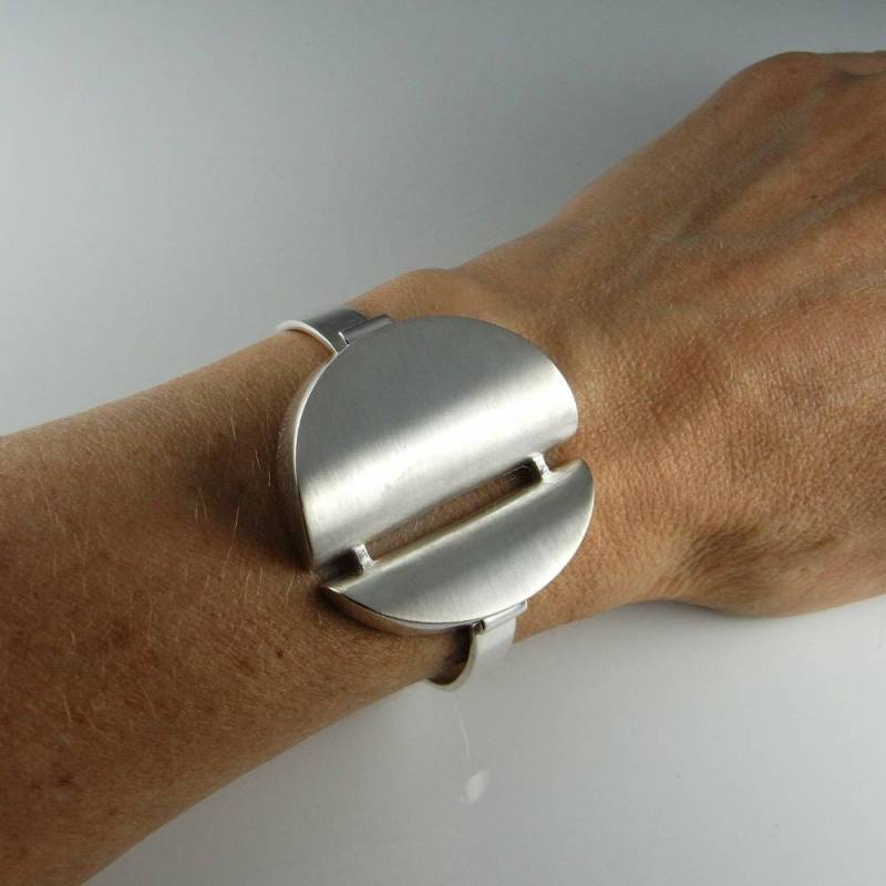 Modernist Sterling Silber Armreif Handwerker Mid Century Schmuck Kreis Statement Armband 1970Er Jahre von SalonUber