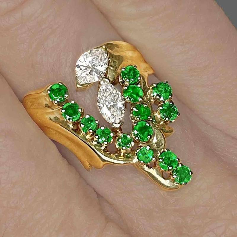 Smaragd Einzigartiger Verlobungsring Blattring Blumenring Gold Cocktailring Objekt Smaragdring Modernist Ring Smaragd Einzigartiger Verlobungsring Blattring Blumenring Gold Cocktailring Objekt Smaragdring Modernist Ring von SalonUber