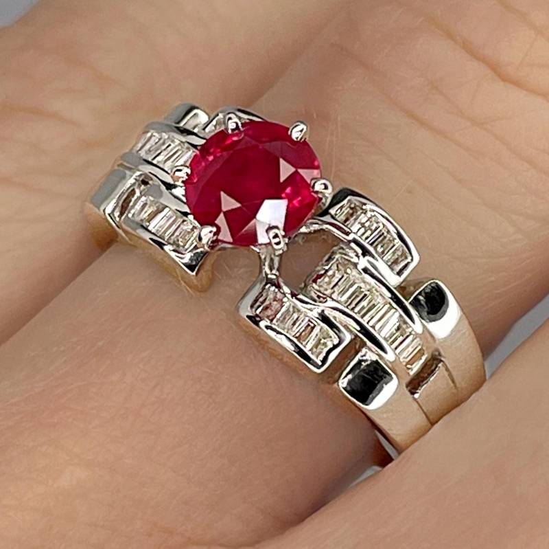 Ungewärmter Rubin Solitär Ring 18K 750 Gold Diamant Verlobungsring Hellrot Natürlicher Jubiläumsring Einzigartiger Vintage von SalonUber
