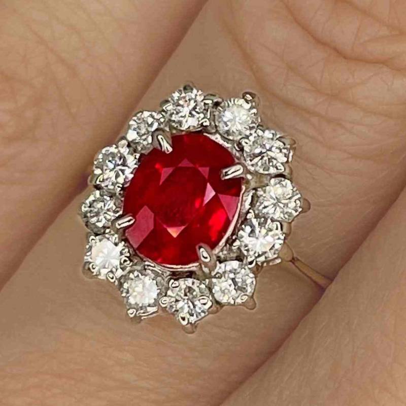 Vintage Rubin Verlobungsring Diamant Halo Jubiläumsring Nachlass Natürlicher Ring 18K Gold Einzigartiger Vintage Rubin Verlobungsring Diamant Halo Jubiläumsring Nachlass Natürlicher Ring 18K Gold Einzigartiger von SalonUber
