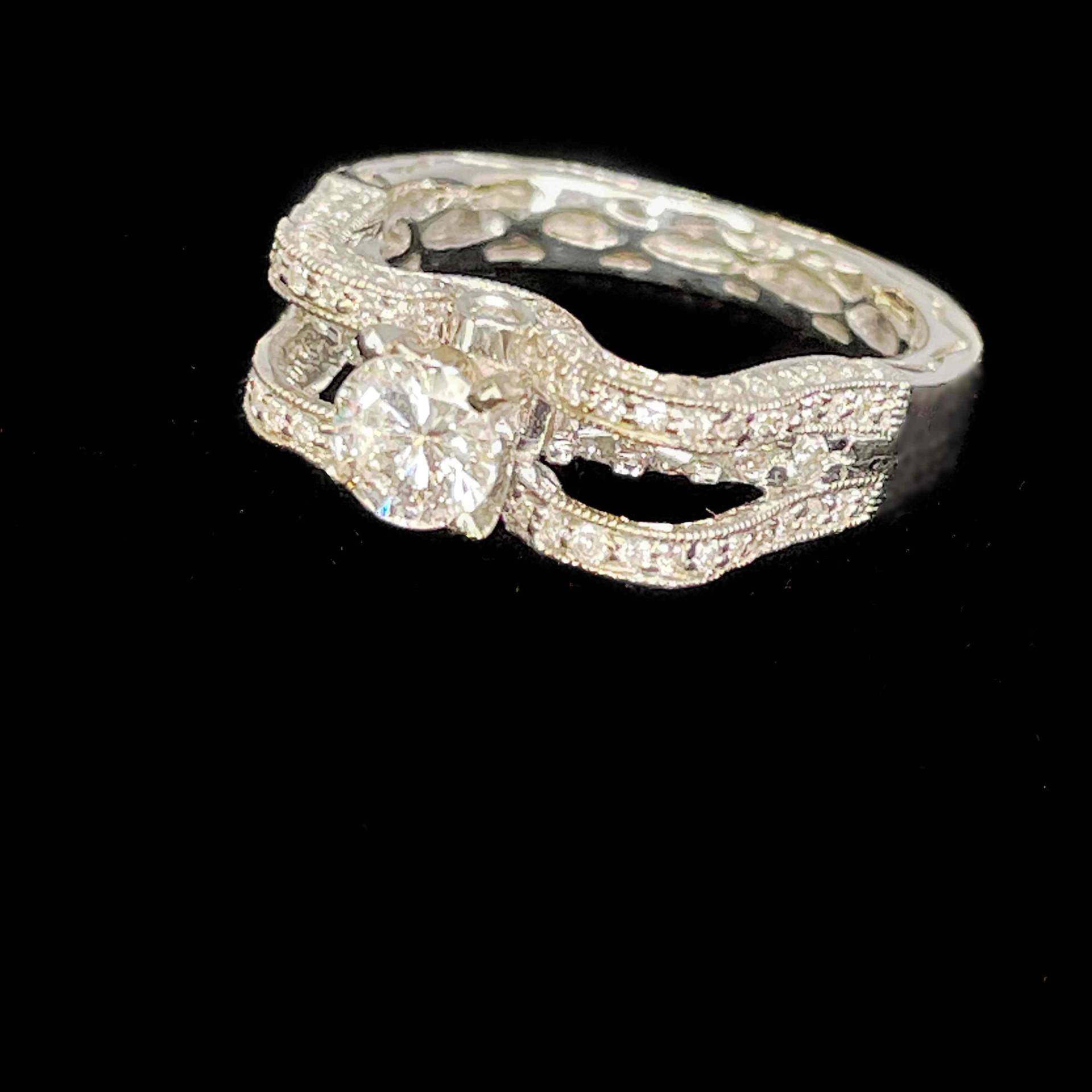 Vintage Unbehandelter Naturdiamant 18K Goldring Benutzerdefinierte Kronen-Herzmotiv-Goldringe Einzigartige Verlobung von SalonUber