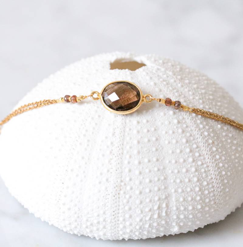 Handgefertigtes Rauchquarz Armband Gold Vermeil & Tundra Saphir von SaltBijoux