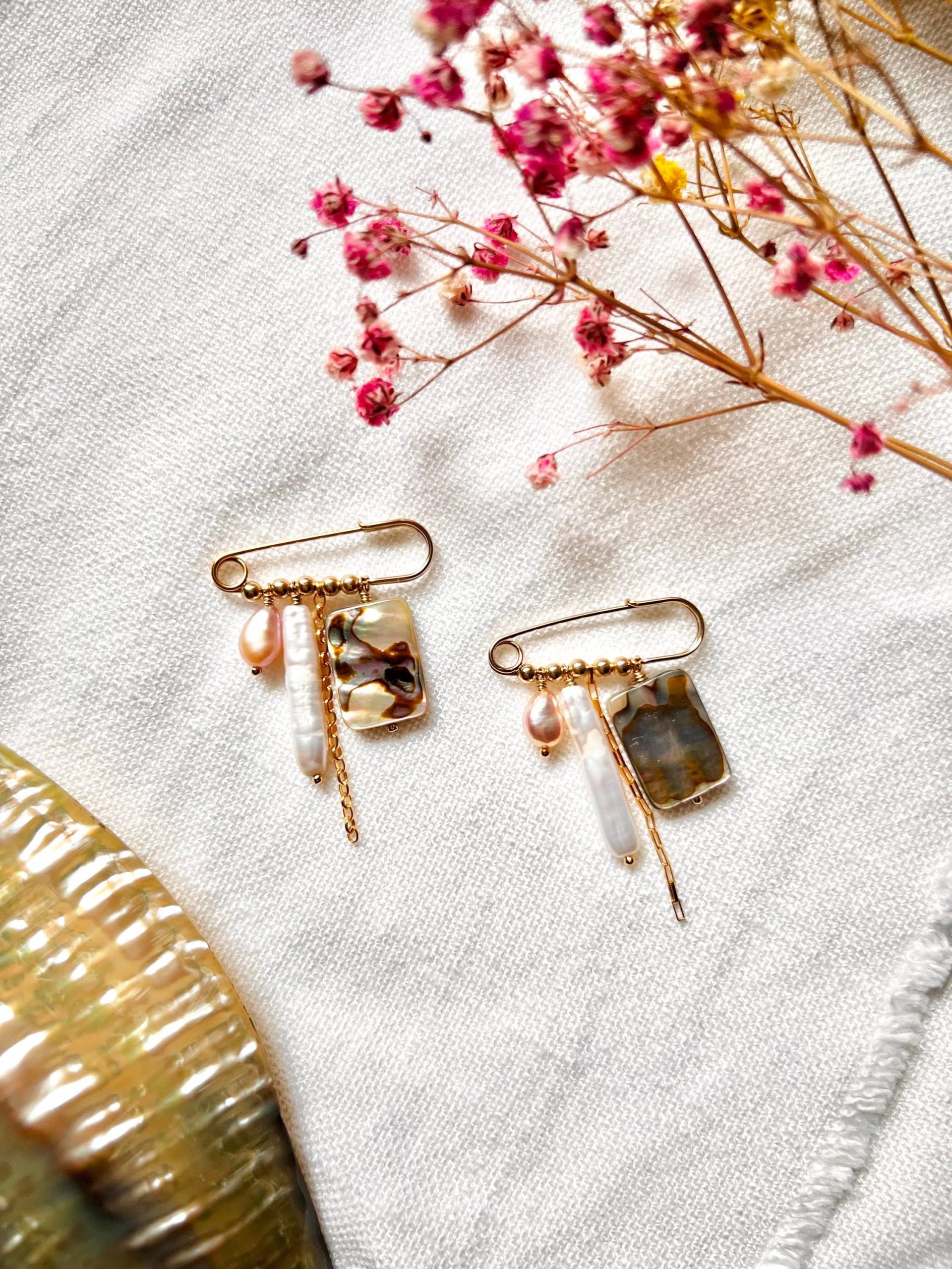 Perle Und Abalone Sicherheitsnadel Brosche, 14K Gold Filled Moderne Süßwasser Anstecknadel Perle Und Abalone Sicherheitsnadel Brosche, 14K Gold Filled Moderne Süßwasser Anstecknadel von SaltWaterDesignsNY