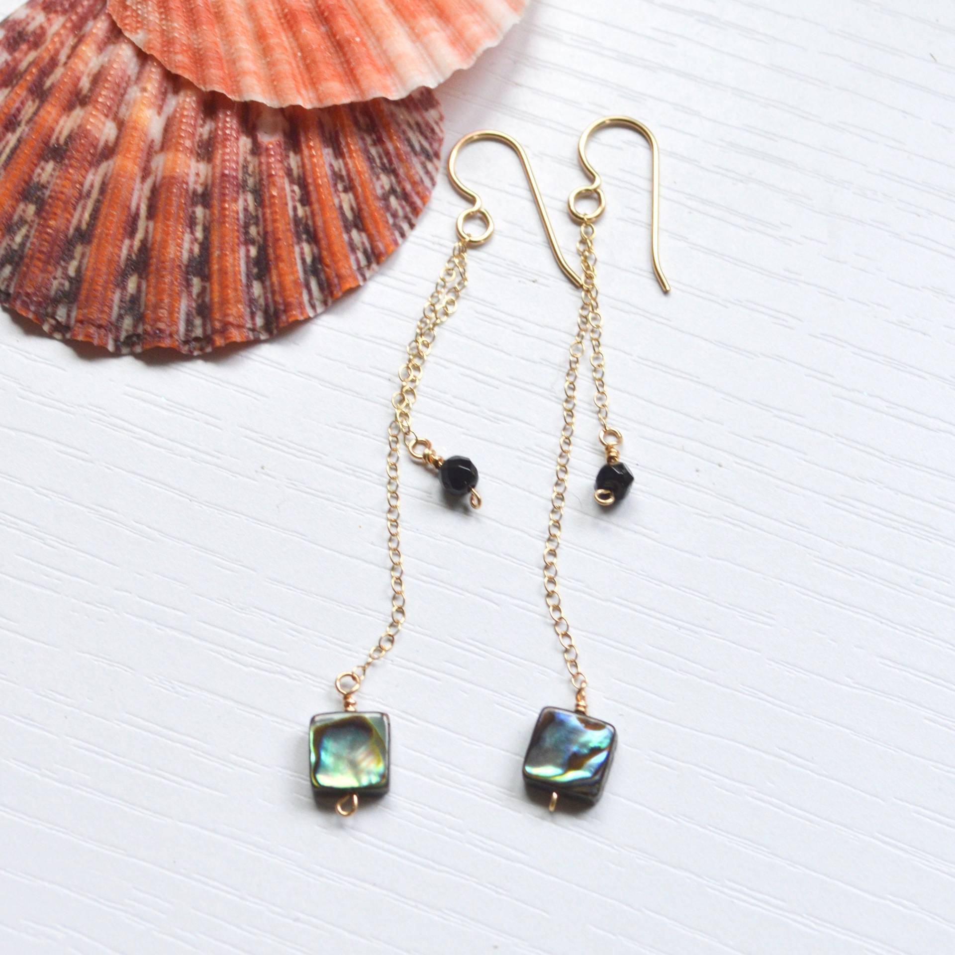 Abalone Shell Ohrringe, Baumelnde Gold Kette Ohrringe von SaltyButSweetJewelry