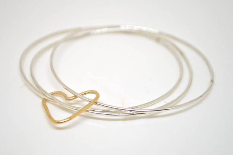 Floating-Herz-Armreifen, Multi-Armband-Set, Sterling-Armband-Set, Dreifach-Armband-Set von SaltyButSweetJewelry