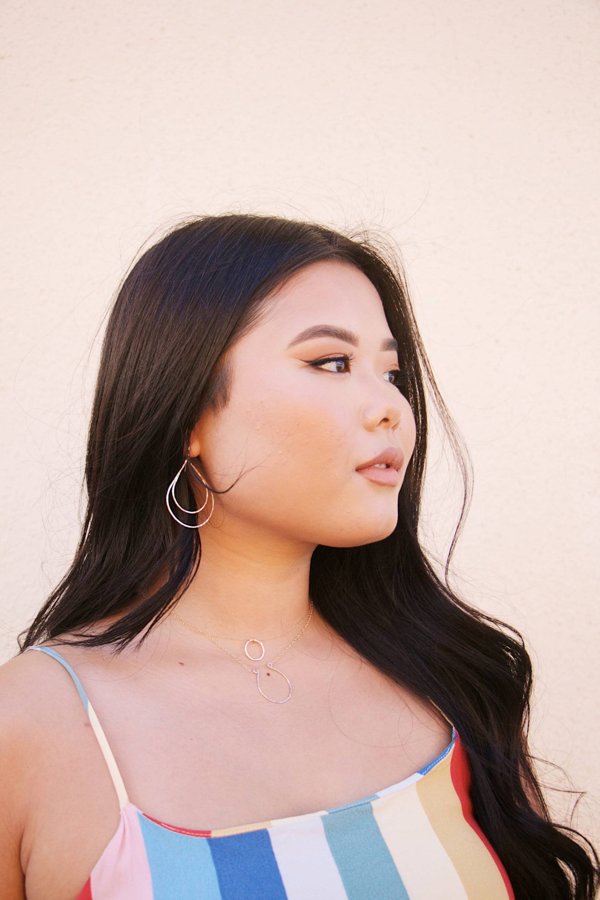 Gold Teardrop Ohrringe, Doppelte Gehämmerte Teardrops von SaltyButSweetJewelry