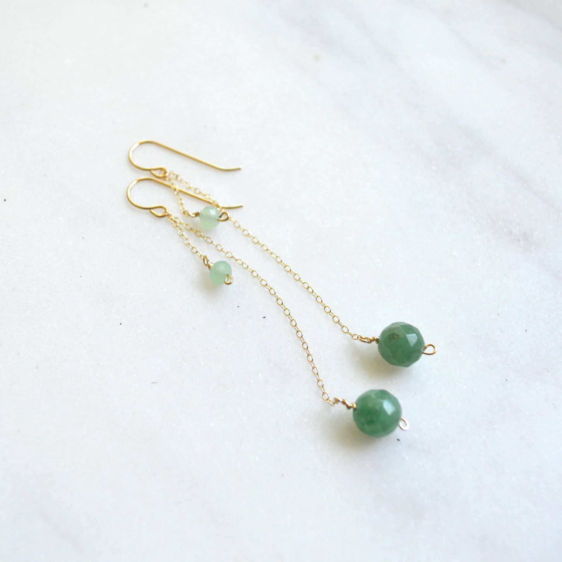 Grüne Aventurin-Ketten-Ohrringe von SaltyButSweetJewelry