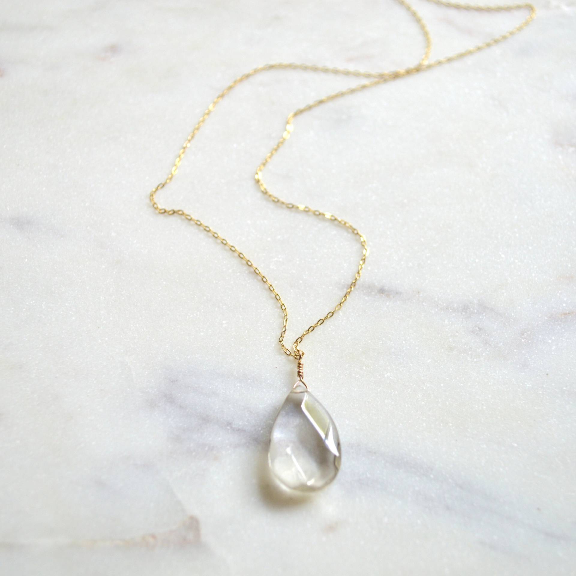 Rauchquarz Briolette Halskette, Anhänger, Gold Kette Halskette von SaltyButSweetJewelry