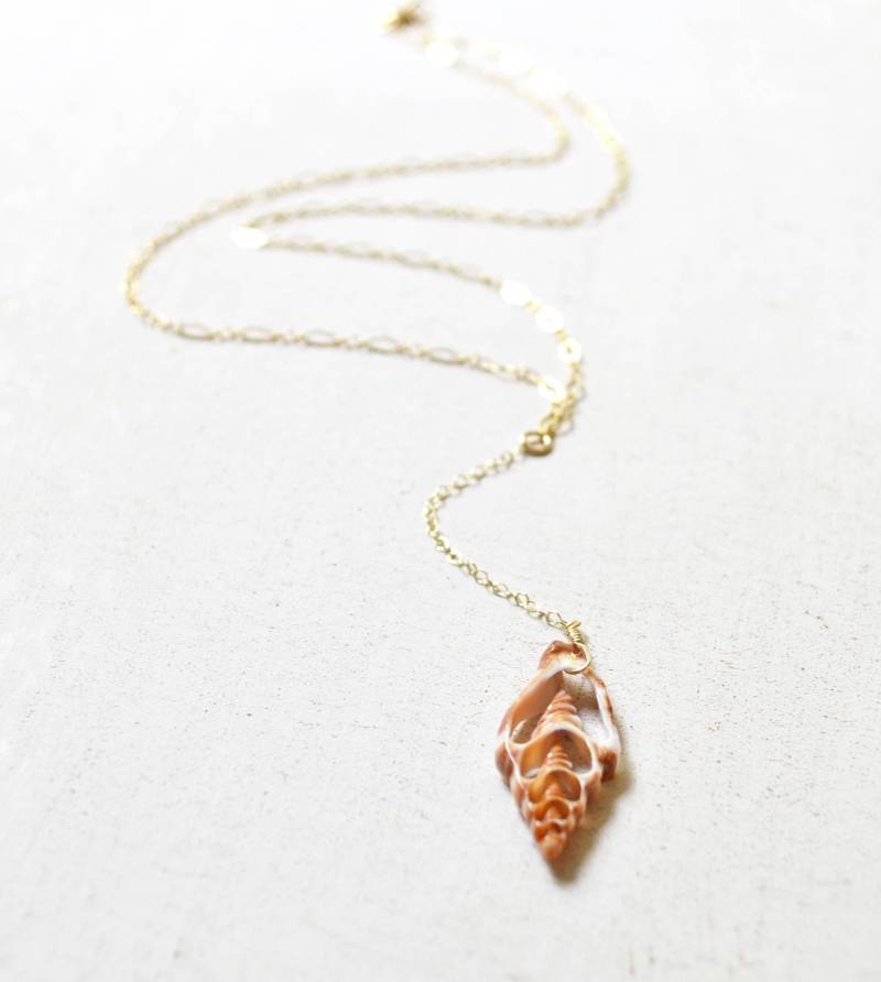 Shell Drop Halskette, Gold Y Lariat Mitra Halskette von SaltyButSweetJewelry