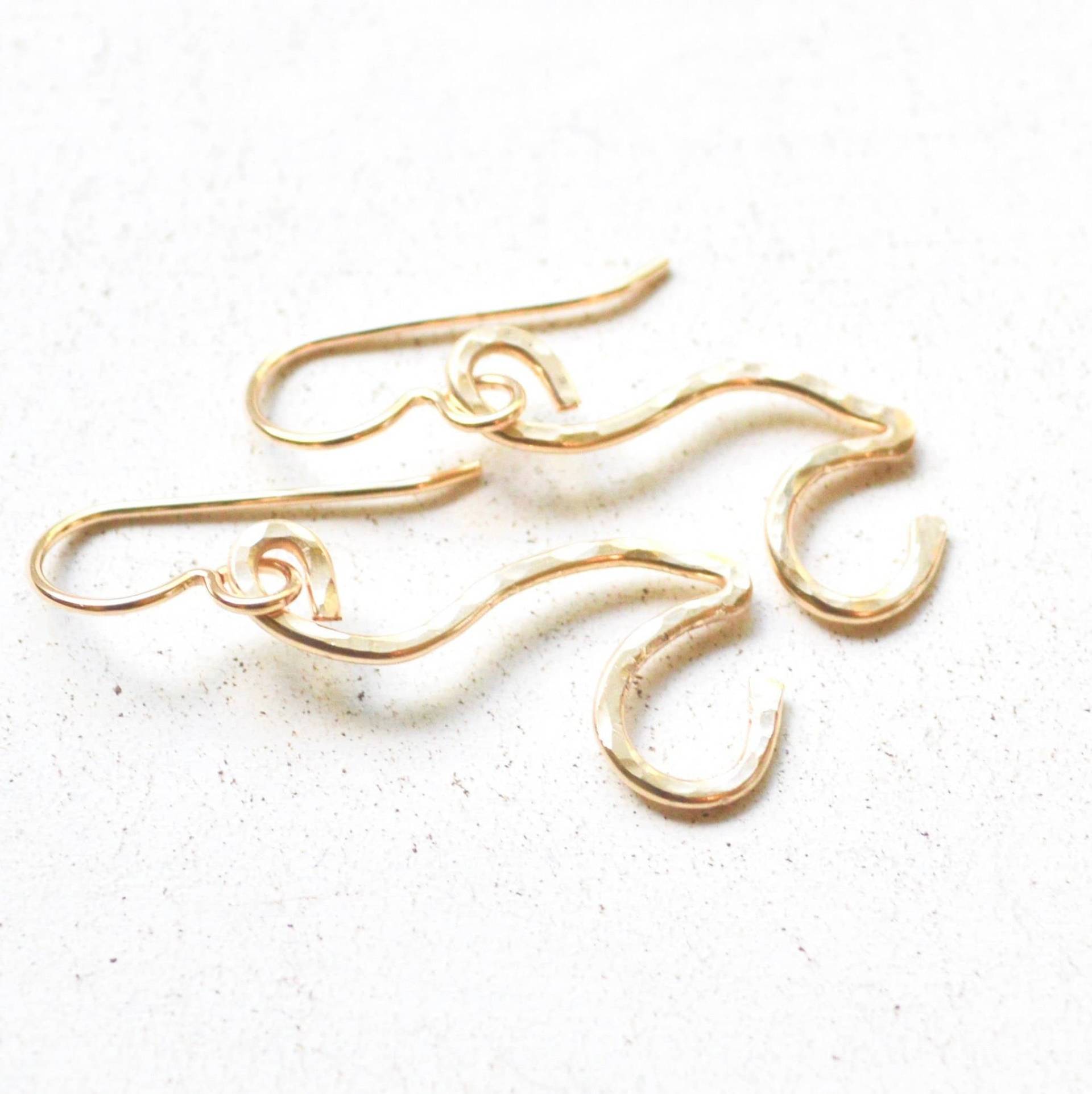 Welle Ohrringe, Gold Silber Baumeln Ohrringe von SaltyButSweetJewelry
