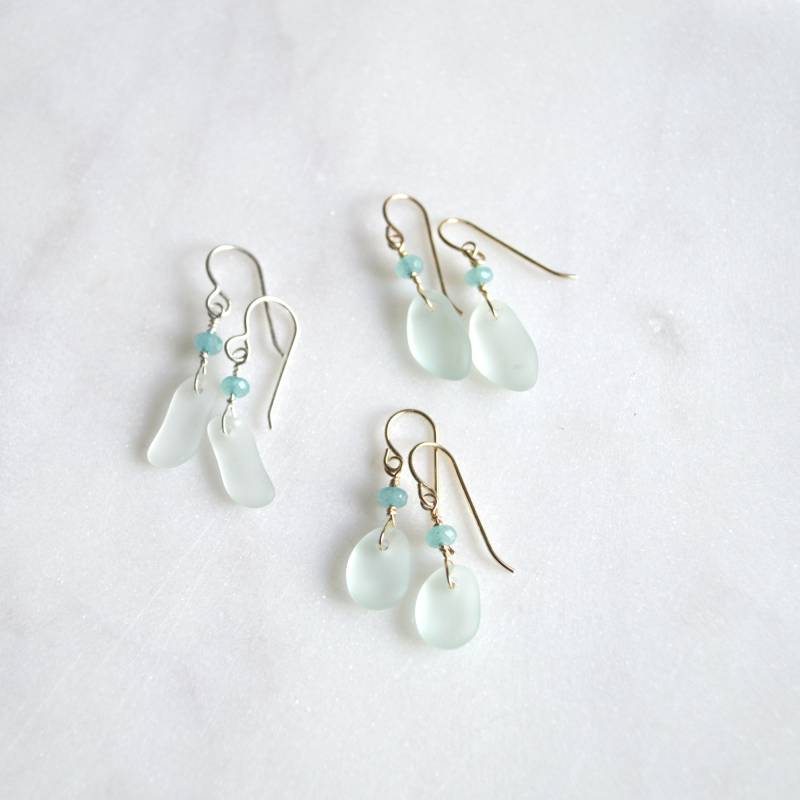 Kleine Meer Schaumglas Ohrringe, Kleine Ohrringe von SaltyButSweetJewelry