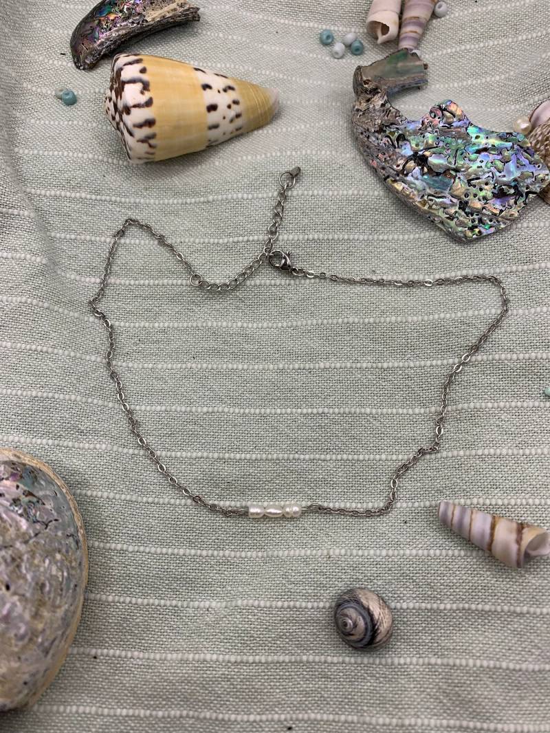 Süßwasser Perlenkette, Süßes Surferstück Für Ozeanliebhaber, Ein Tolles Handgefertigtes Geschenk Aus Edelstahl von SaltyDreamers