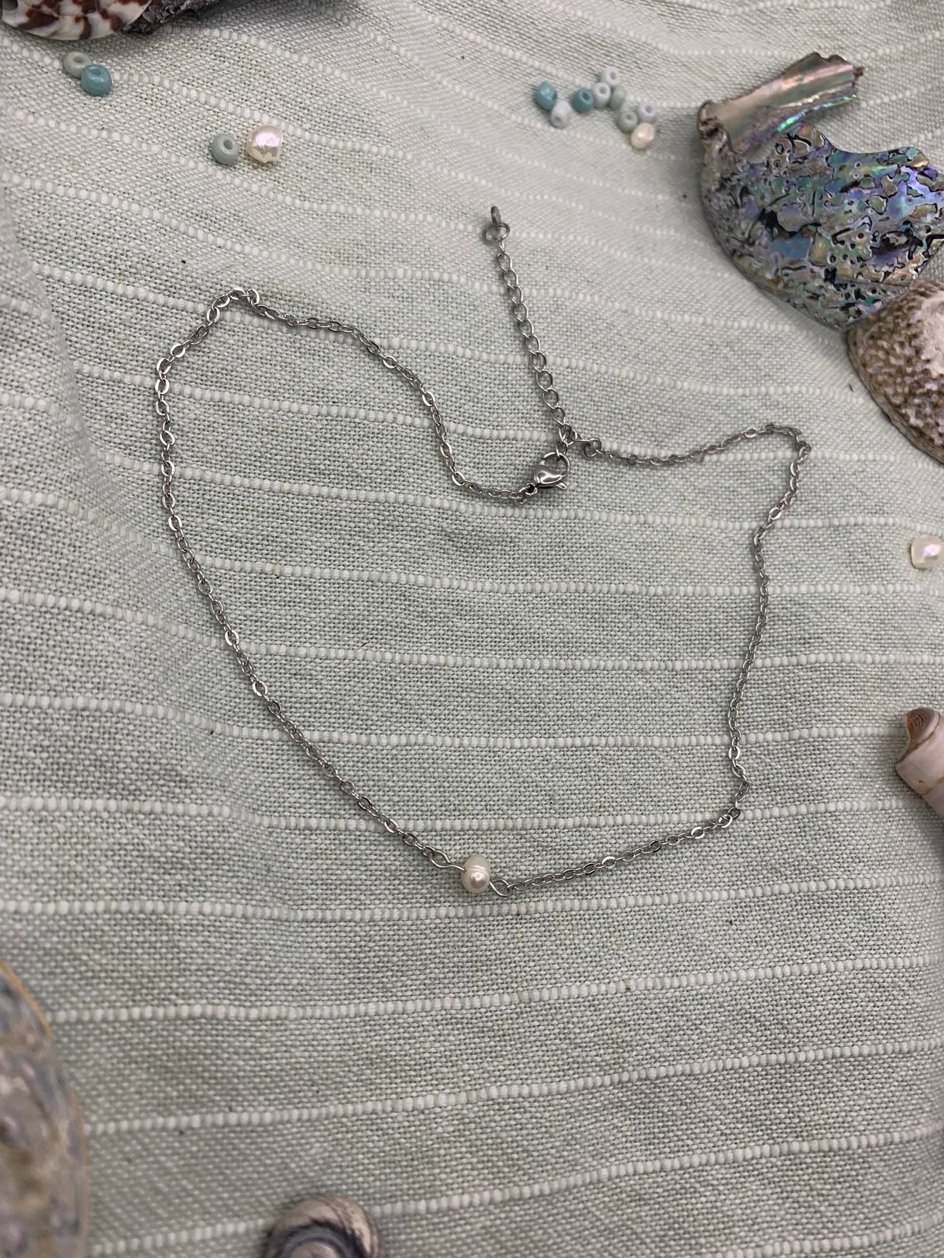 Süßwasser Perlenkette, Süßes Surferstück Für Ozeanliebhaber, Ein Tolles Handgefertigtes Geschenk Aus Edelstahl Süßwasser Perlenkette, Süßes Surferstück Für Ozeanliebhaber, Ein Tolles Handgefertigtes Geschenk Aus Edelstahl von SaltyDreamers