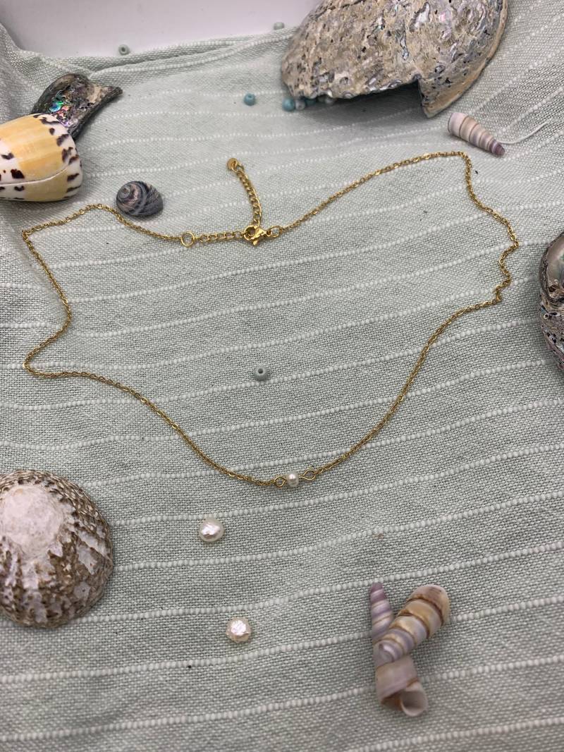 Süßwasser Perlenkette Gold, Süßes Surfer Stück Für Ozean Liebhaber, Ein Tolles Handgemachtes Geschenk Aus Edelstahl von SaltyDreamers