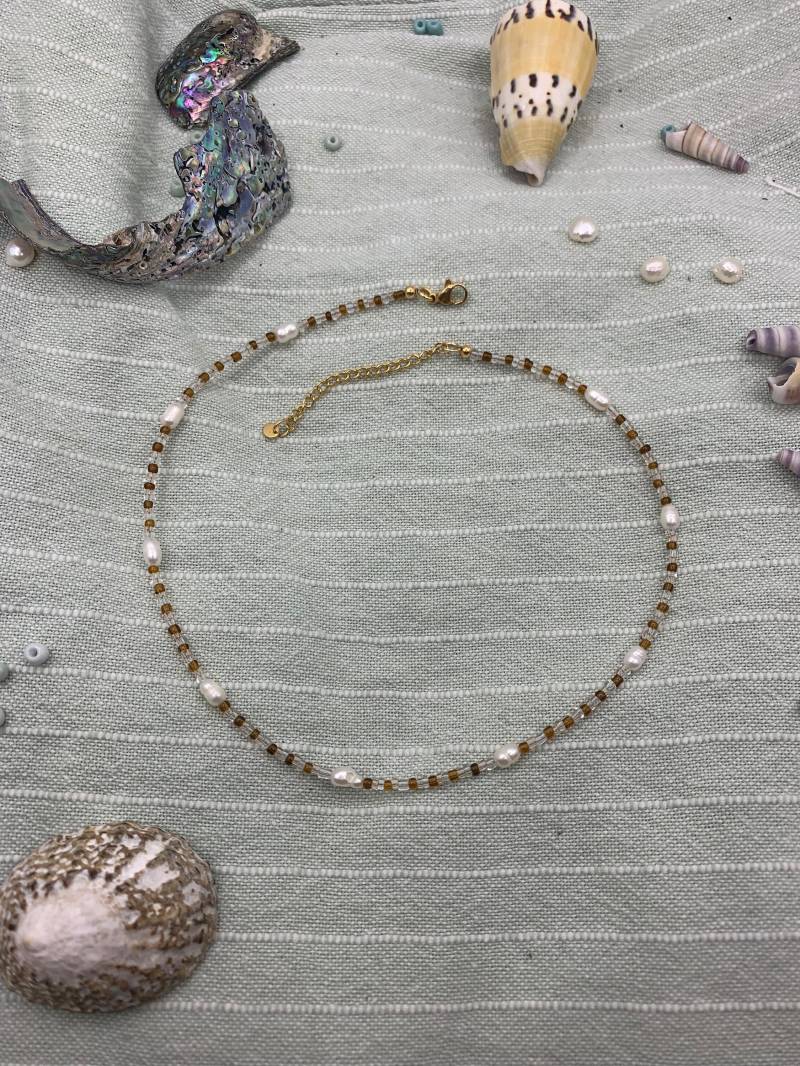 Süßwasserperlen Und Glasperlen Halskette Gold, Süßer Damenschmuck Für Ozean Liebhaber, Ein Handgemachtes Geschenk Sie von SaltyDreamers