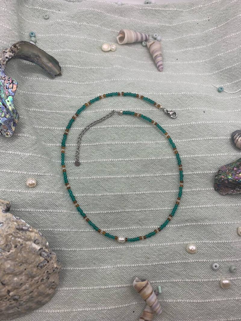 Süßwasserperlen Und Glasperlen Halskette Silber, Süßer Damen Schmuck Für Ozean Liebhaber, Ein Perfektes Handgemachtes Weihnachtsgeschenk von SaltyDreamers