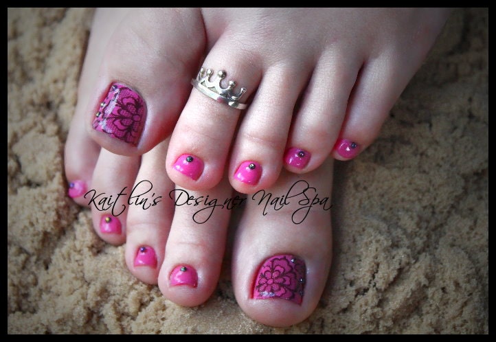 Pink & Black Lace Gel Press On Toenails Pink & Black Lace Gel Press On Toenails von SaltyKaitlin