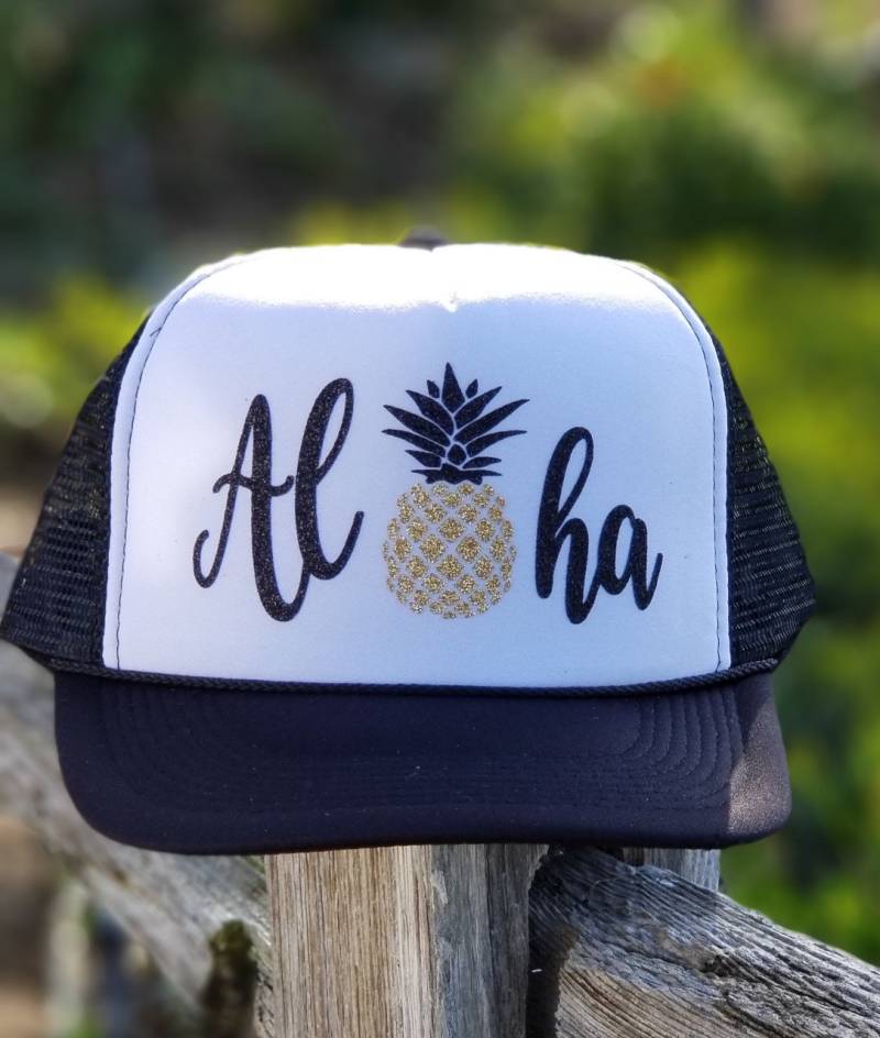 Aloha Ananas Trucker Hat Glitzer Hawaii Sommerhut Aloha Ananas Trucker Hat Glitzer Hawaii Sommerhut von SaltyPineappleStudio