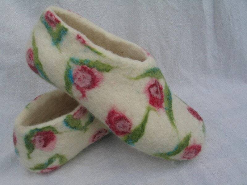 Damen Filzpantoffeln Rosengr 36-42 Filzschuhe Hausschuhe Halbhoch Rot Wollweiss Wolle Filzsohle Gummisohle Puschen Hüttenschuhe von SalueFilz
