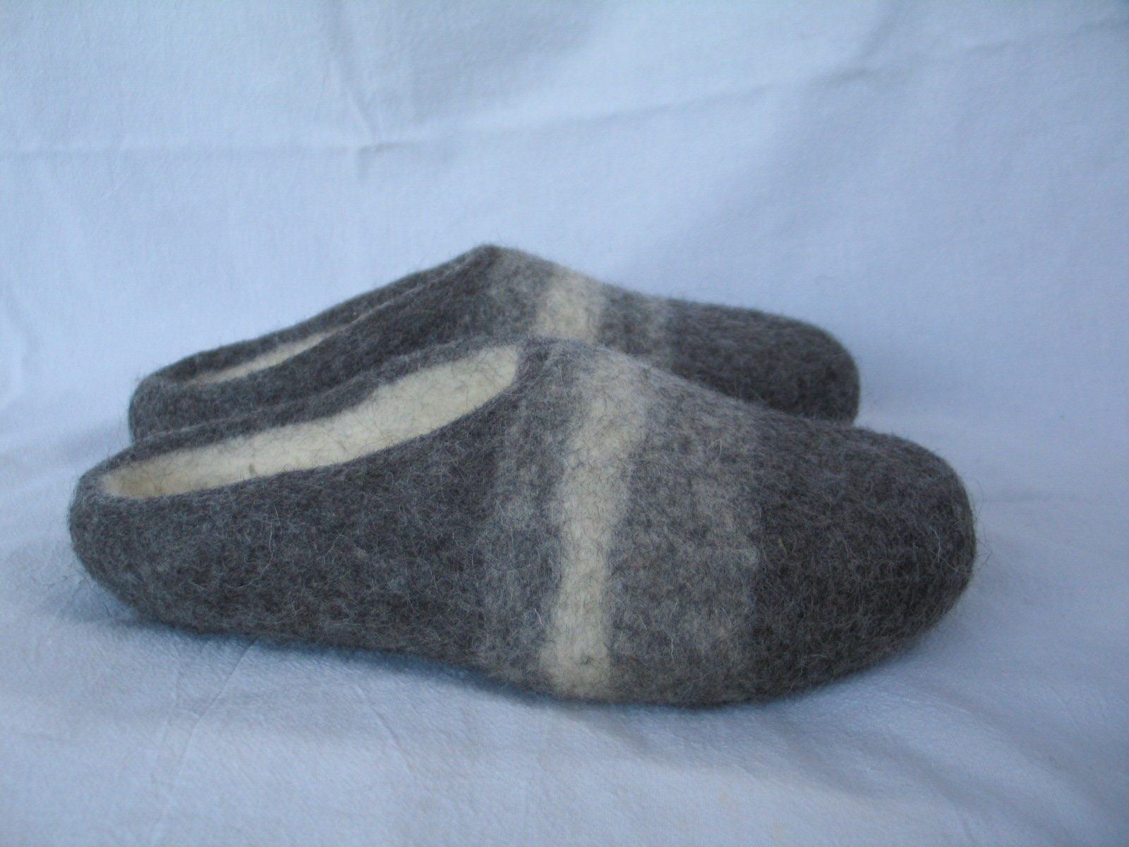 Filzpantoffeln Filzschuhe Dunkel Grau Halvar Hausschuhe Herren Gummisohle Wollfilzsohle Patschen Finken von SalueFilz