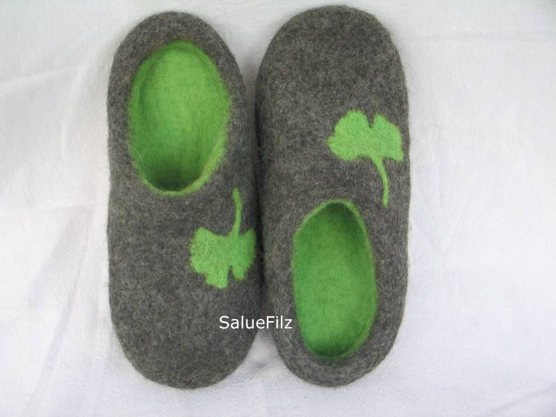 Filzpantoffeln Filzschuhe Ginko Blatt Gummisohle Filzsohle Wolle Grau von SalueFilz