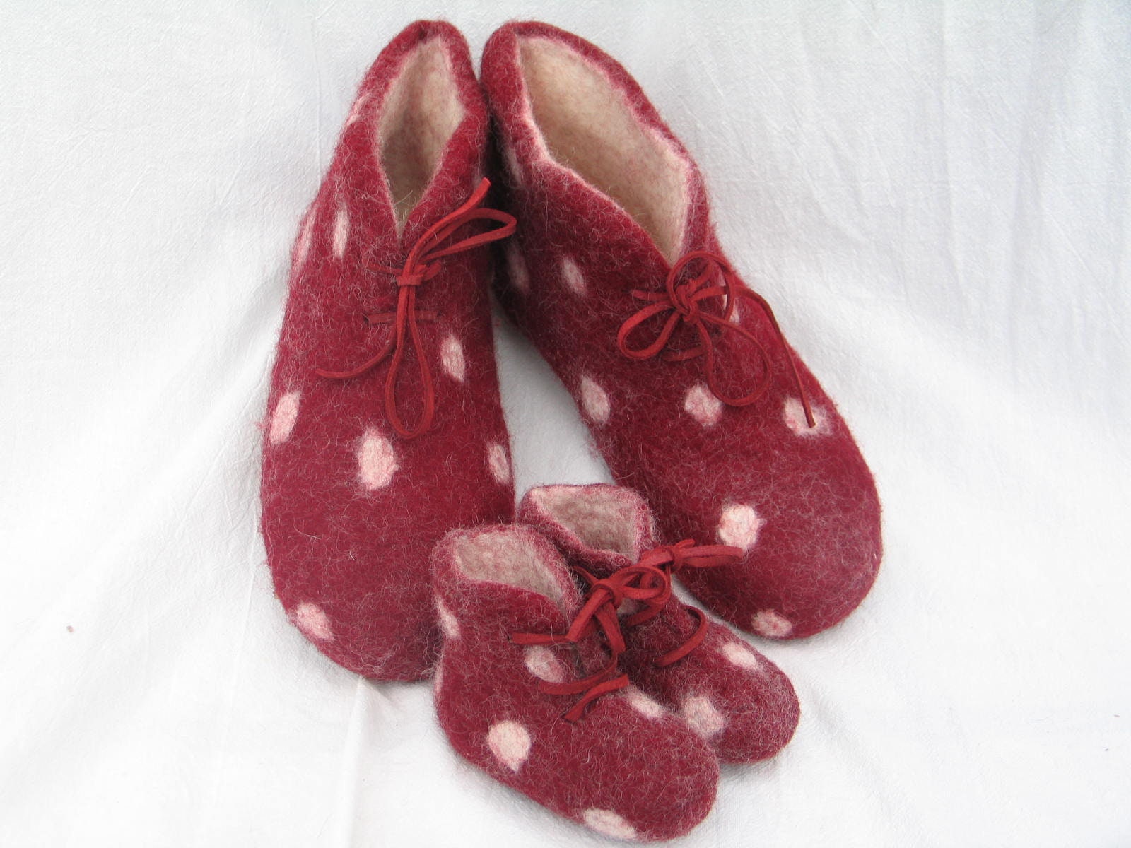 Filzpantoffeln Filzstiefel Filzschuhe Fliegenpilz Rot Weiss Mama Kind Hausschuhe Damen Kinder Filzpantoffeln Filzstiefel Filzschuhe Fliegenpilz Rot Weiss Mama Kind Hausschuhe Damen Kinder von SalueFilz