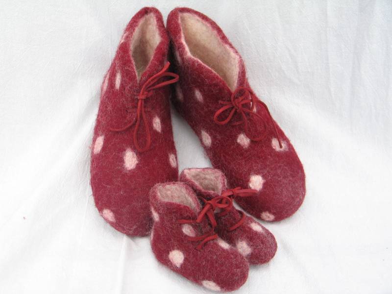 Filzpantoffeln Filzstiefel Filzschuhe Fliegenpilz Rot Weiss Mama Kind Hausschuhe Damen Kinder Filzpantoffeln Filzstiefel Filzschuhe Fliegenpilz Rot Weiss Mama Kind Hausschuhe Damen Kinder von SalueFilz