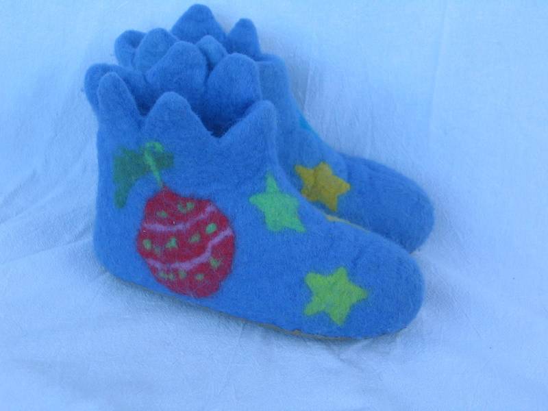 Filzpantoffeln Hausschuhe Hüttenschuhe Kinder Weihnachten Filzschuhe Gr. 23-35 Blau Tannenbaum von SalueFilz