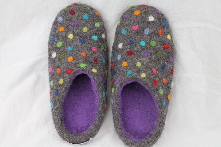 Filzpantoffeln Konfetti Gr.30-35 Filzschuhe Punkte Bunt Dunkelgrau Kinder Hausschuhe Filzsohle Gummisohle von SalueFilz