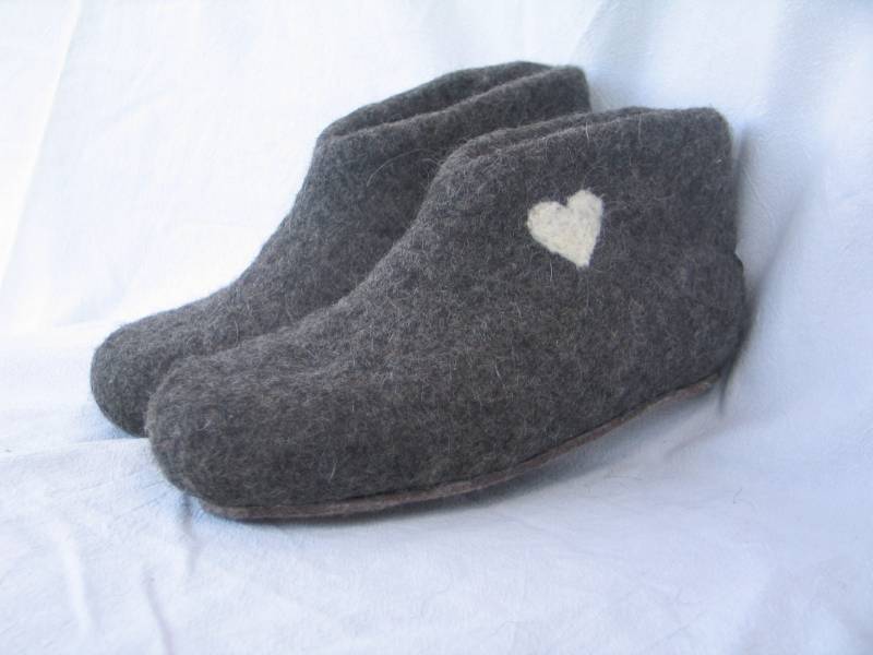 Filzpantoffeln Mit Herz Und Filzsohle 5mm Filzschuhe Filzstiefel Hausschuhe Damen Herren Filzpantoffeln Mit Herz Und Filzsohle 5mm Filzschuhe Filzstiefel Hausschuhe Damen Herren von SalueFilz